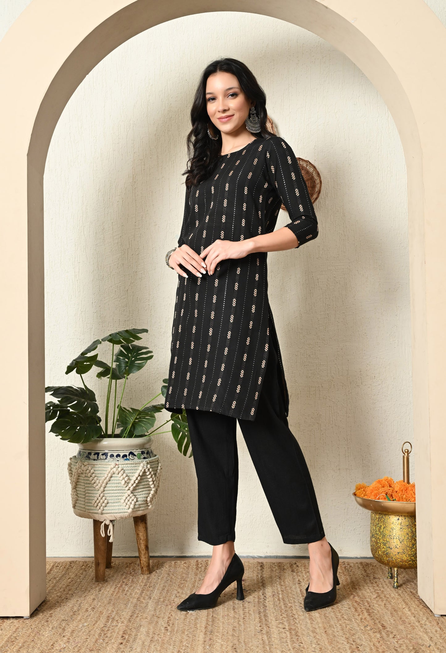 Elegant Black Vertical striped motifs with mini floral clusters Straight Kurti with Pant Set – Cotton Blend